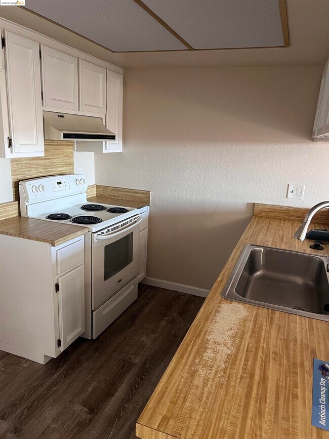 Foto del edificio - 1313 Almondwood Dr