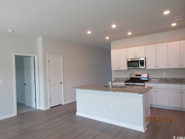 Building Photo - 905 Vernal Pl