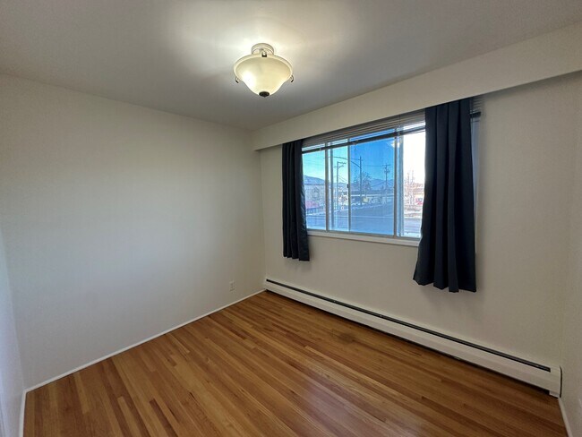 Photo du bâtiment - 9232-9232 Main St