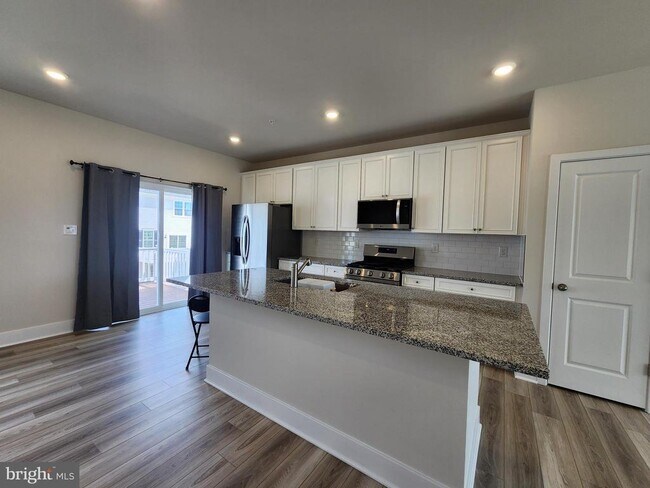 Foto del edificio - 7755 Meander Ct S