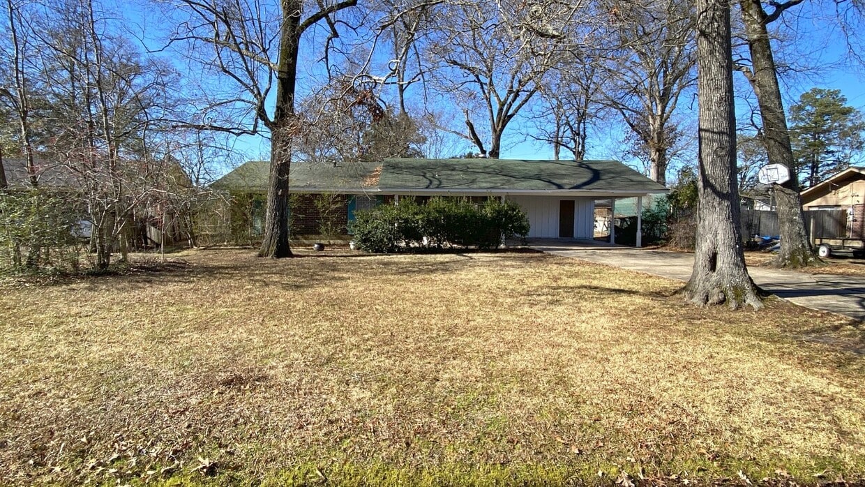 Primary Photo - 16 Willow Dr