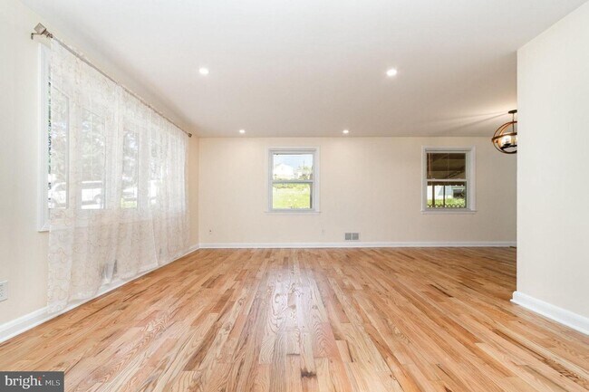 Building Photo - Renovated Rancher for rent in Rosedale!