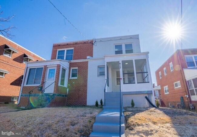 Foto del edificio - 413 Kennedy St NE