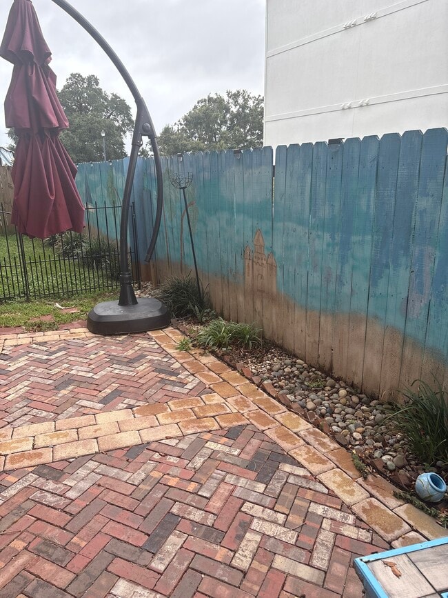 Disfrute de un patio cercado - 21 Oak Alley Ln