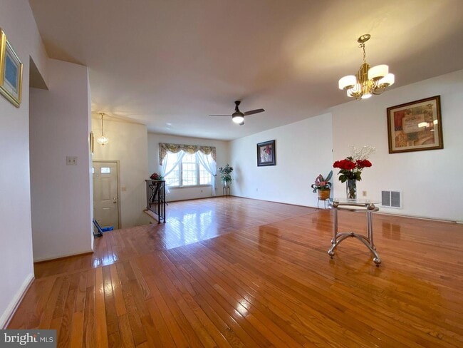 Building Photo - 10100 Bushman Dr