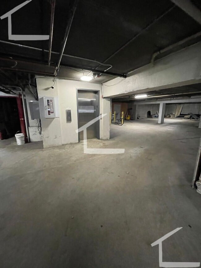 Building Photo - 9/1 Packards Corner near BU  Modern 2 bed Heat hw Included Garage Available