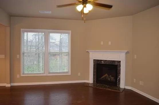 Foto del edificio - 5895 Falls Landing Dr