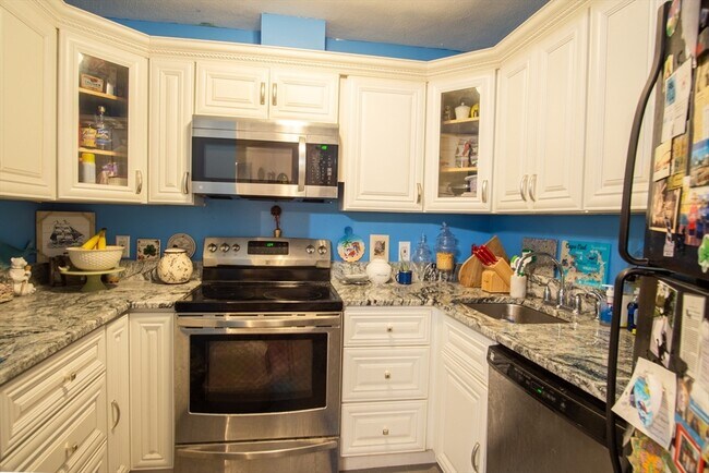 Foto del edificio - 677 Quincy Shore Dr