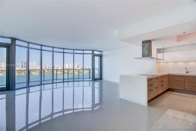 Building Photo - 17111 Biscayne Blvd