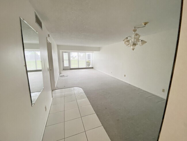 Foto del edificio - 2830 SW 13th St