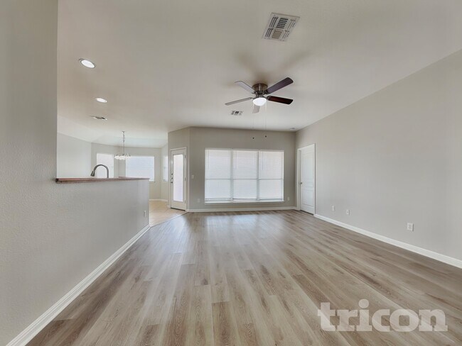 Building Photo - 2164 Bentwood Dr