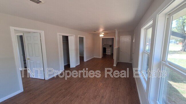 Foto del edificio - 1618 Willow Dr