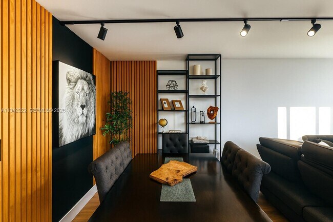 Foto del edificio - 3401 N Country Club Dr