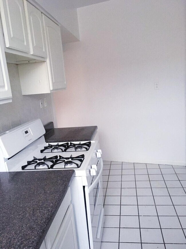 Foto del edificio - 1222 W Pratt Blvd