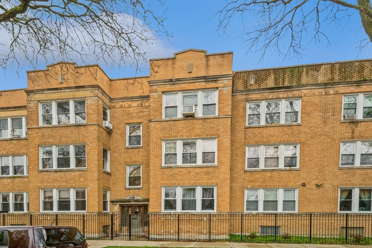 Primary Photo - 4743 N Hamlin Ave