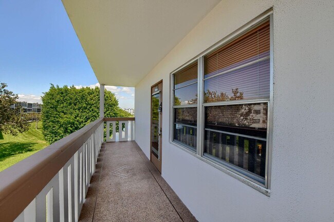 Foto del edificio - 3020 Cornwall E