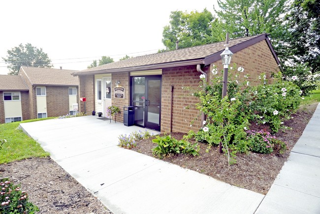 Building Photo - Hilltop Manor Apartments