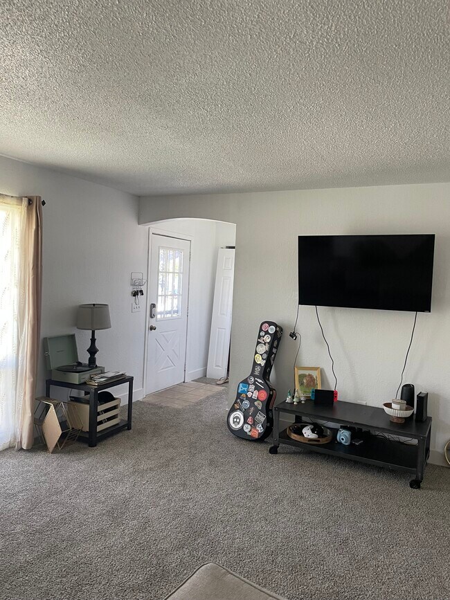 Foto del edificio - 633 N Placer Ct
