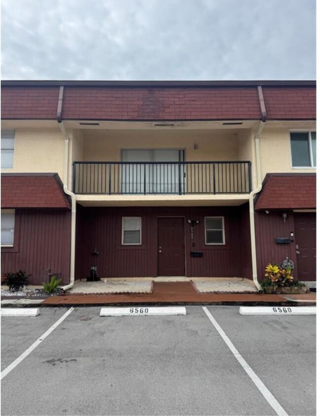 Building Photo - 6560 SW 41st Pl