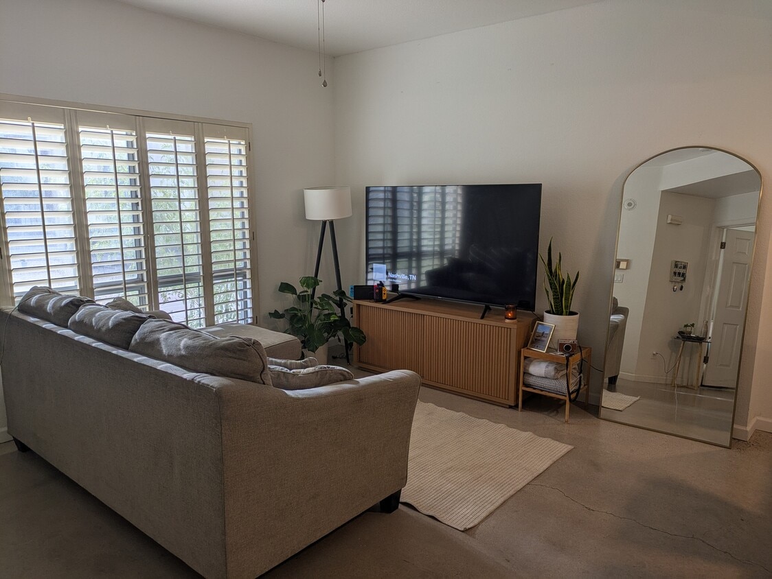 Foto principal - 100 E Fillmore St