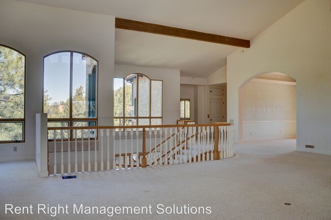 Building Photo - 2381 Loma Vista Dr