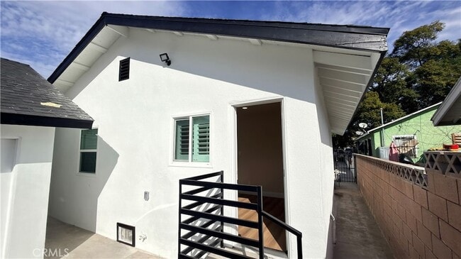 Building Photo - 910 E 77th St