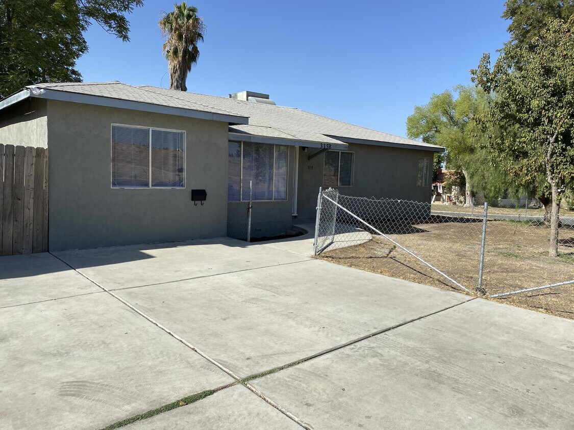 Primary Photo - 3158 Edwards Ave