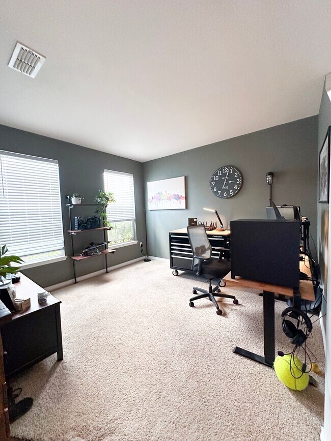 Building Photo - Spacious 4-Bedroom Home with Office Space ...