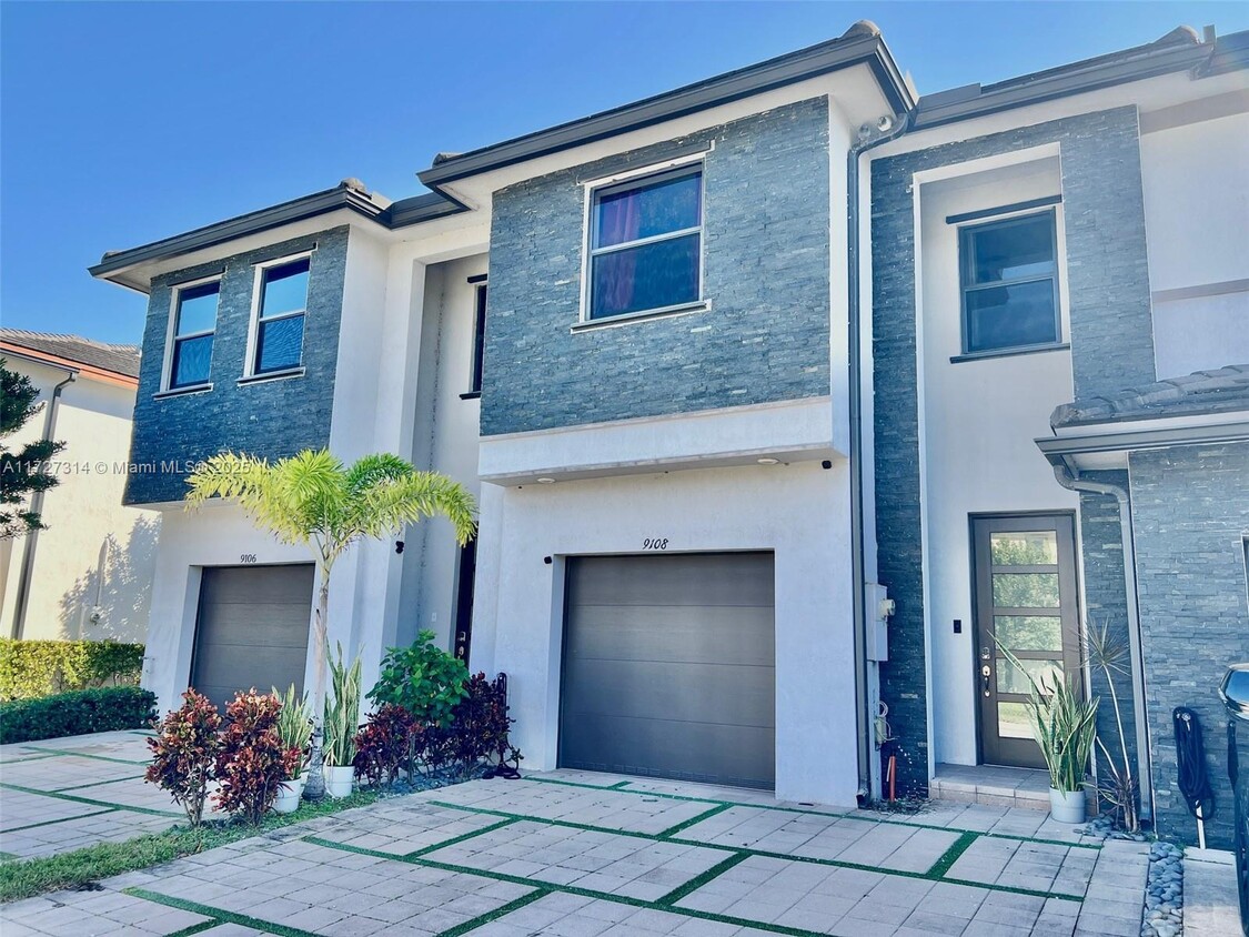 Foto principal - 9108 NW 158th St