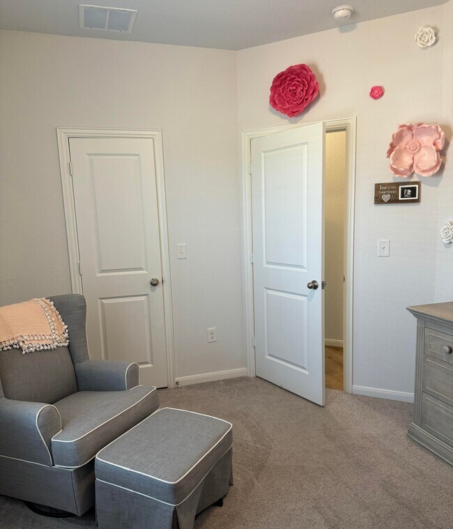 Foto del edificio - 553 Warlander Way