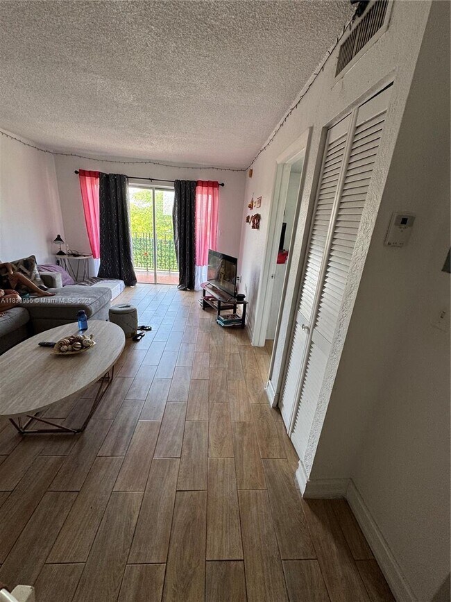 Foto del edificio - 444 SW 4th St