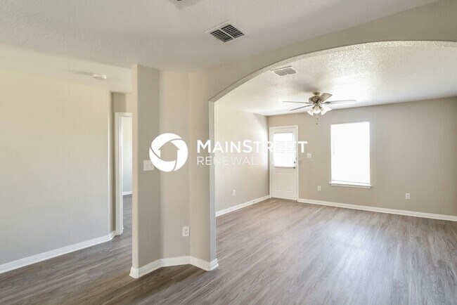 Foto del edificio - 3 Bedroom Pet-Friendly Home in San Antonio, TX with Main Street Renewal