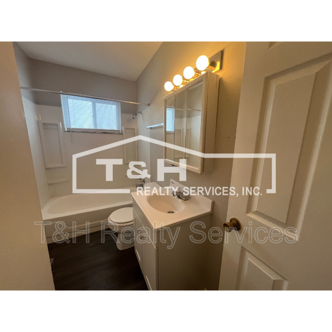 Foto del edificio - 7209 Mortwood Ave