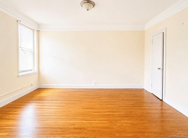 Building Photo - 472 Gramatan Ave