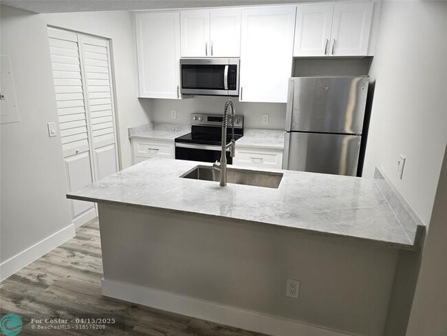 Building Photo - 1233 SW 46th Ave