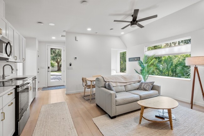 Foto del edificio - 793 Chapin St