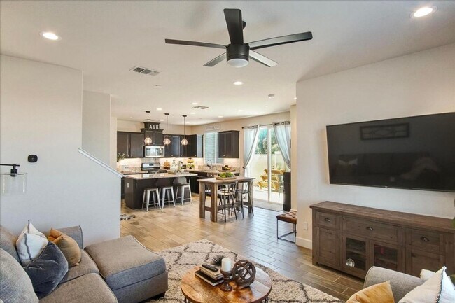 Building Photo - Hollister Home for Rent