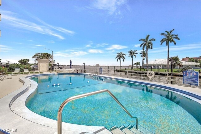 Foto del edificio - 1766 Cape Coral Pkwy E