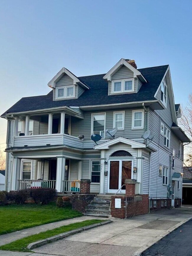 Building Photo - 3341 Desota Ave