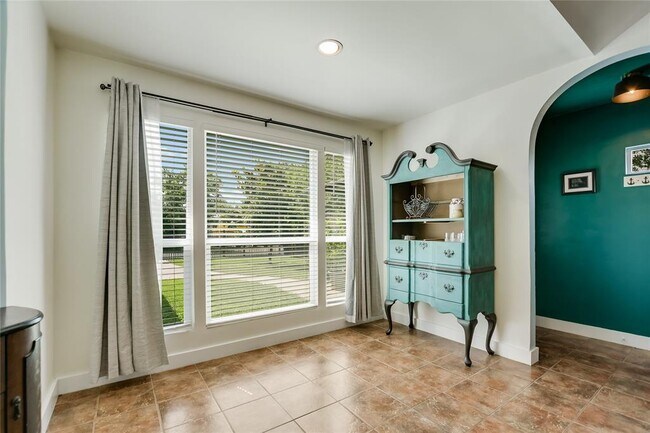Foto del edificio - 4702 Crest Oak Rd