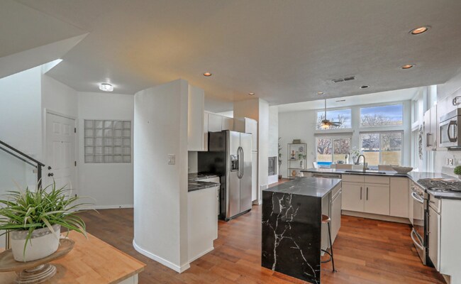 Building Photo - 11401 Academy Ridge Rd NE