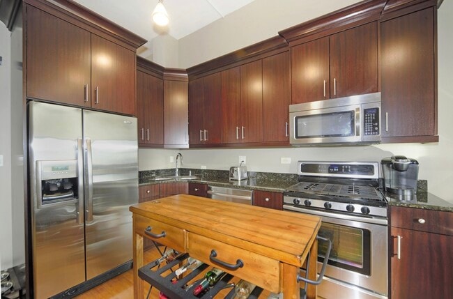 Photo - 812 W Van Buren St Apartment