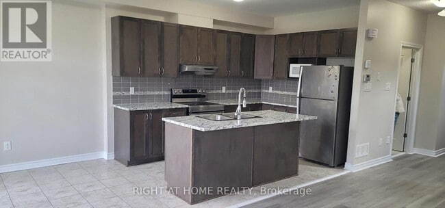 Building Photo - 862 Kilbirnie Dr