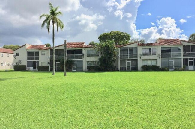 Building Photo - 7355 Woodmont Ter