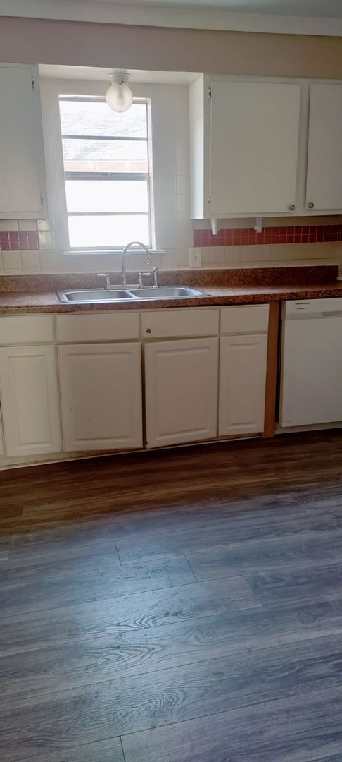 Building Photo - pan910