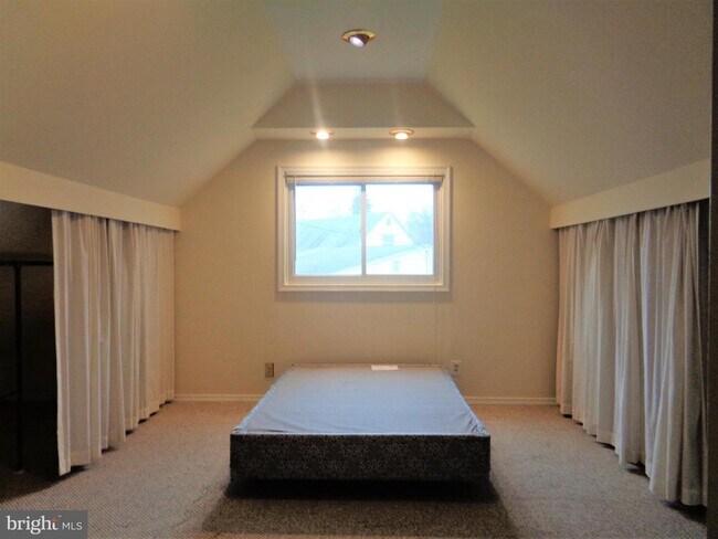 Foto del edificio - 553 Doloro Dr