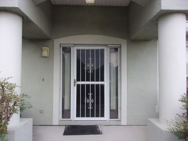 Building Photo - 14237 Spring Hill Dr