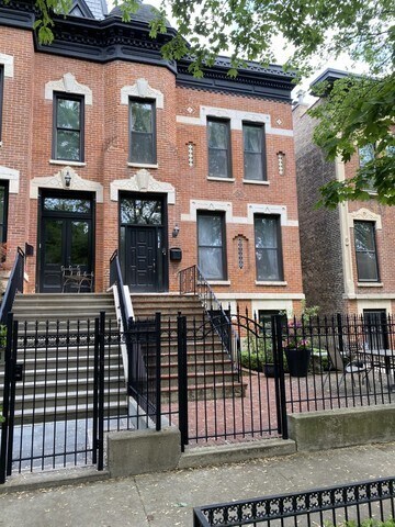 Primary Photo - 2121 N Bissell St