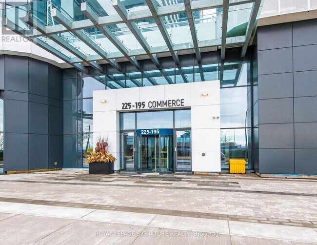 Photo du bâtiment - 225 Commerce St