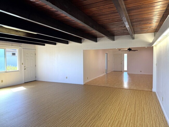 Building Photo - Newtown - Renovated 3 bedroom, 2 bath sing...